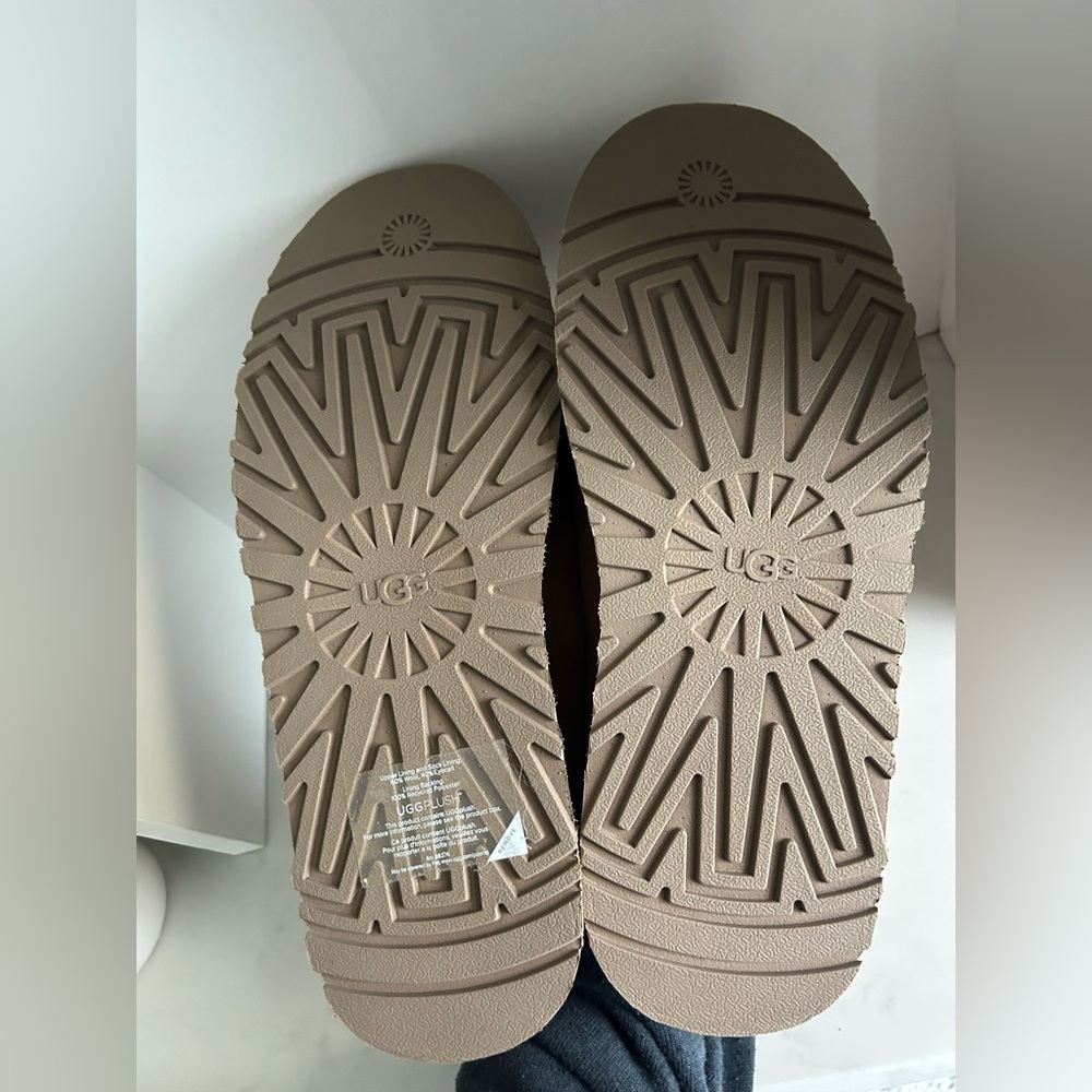 Ugg Tazz Platform Slippers - Picture 5 of 5